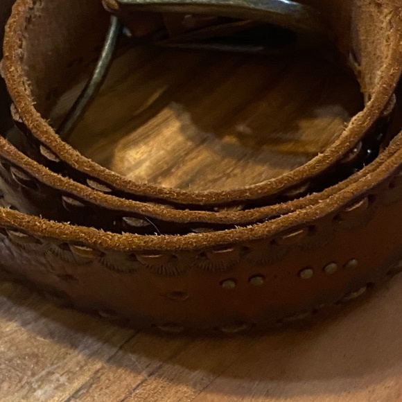 Leather embossed & riveted belt. Unisex. - Picture 14 of 16